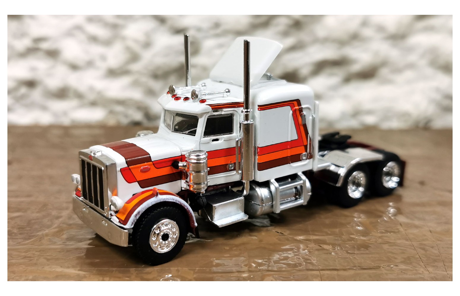 brekina 85702 - Peterbilt 359
