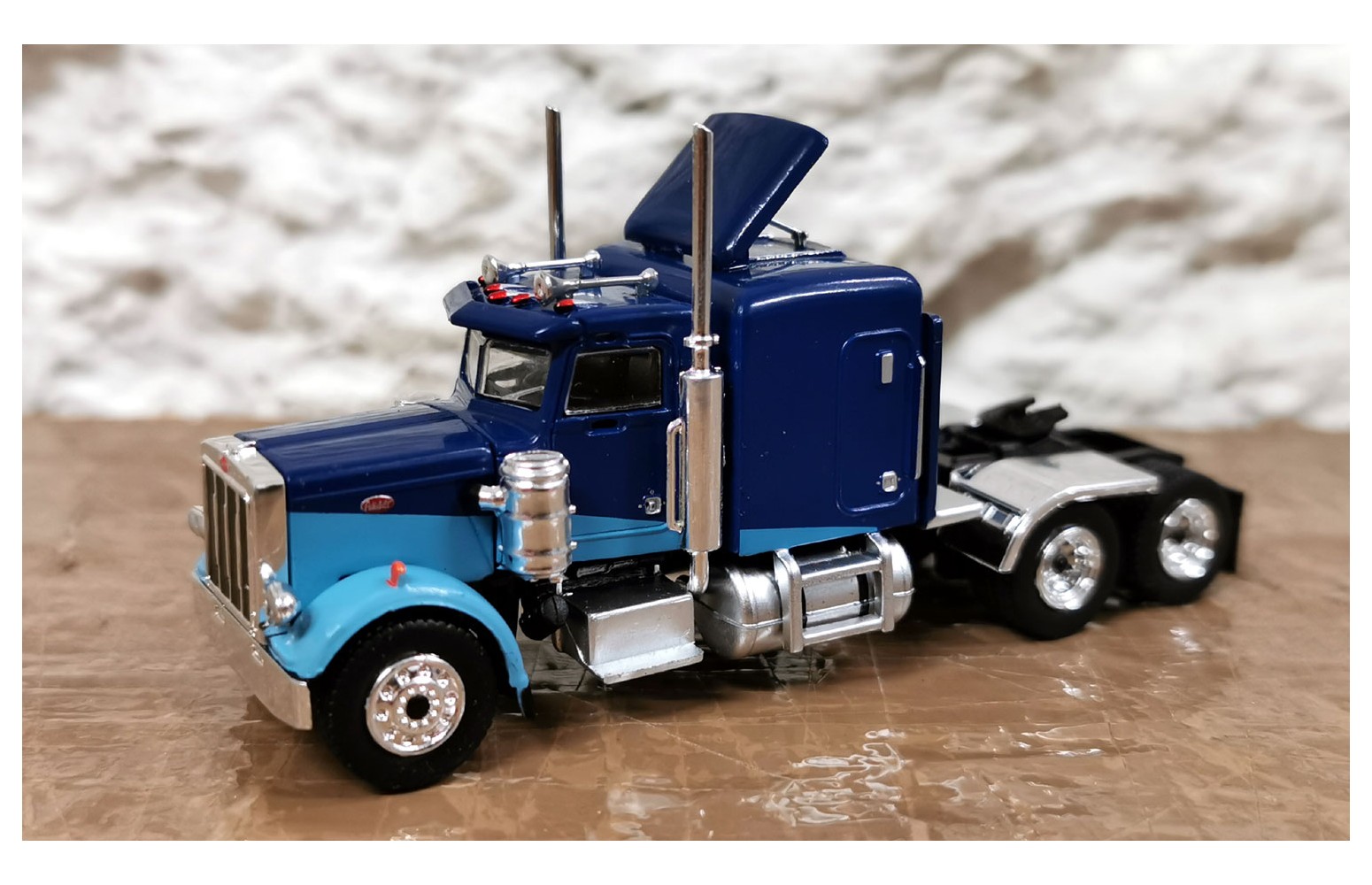 brekina 85705 peterbilt 359