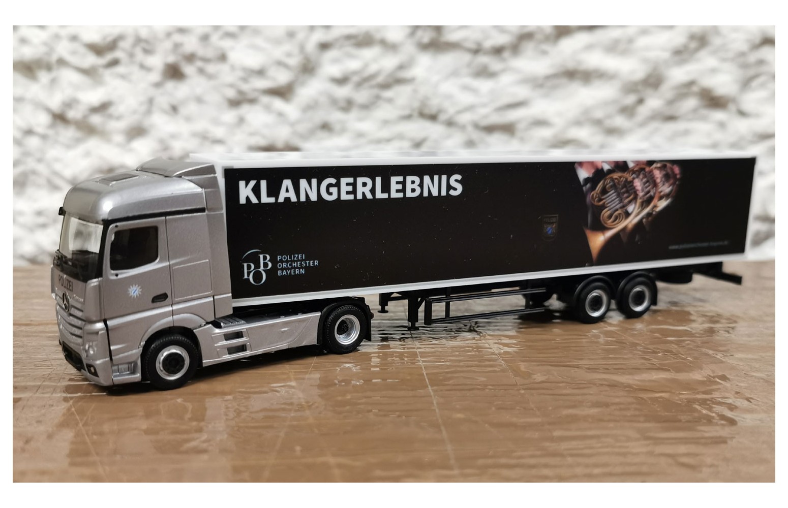 herpa 314398 M.B. Actros Orchestra Polizia Bavarese