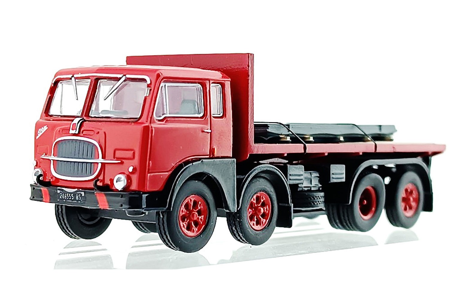 fiat 690 rosso, pianale con carico