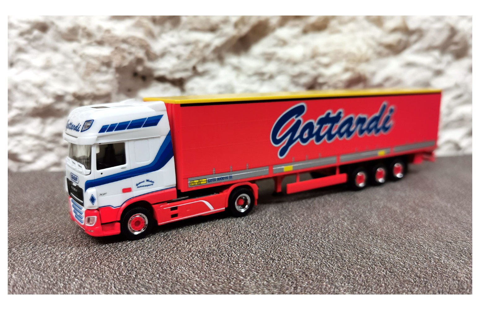 DAF con semirimorchio Gottardi