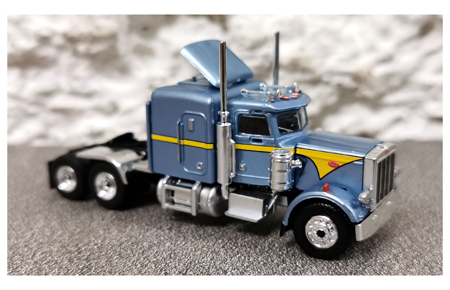 brekina 85711 peterbilt 359