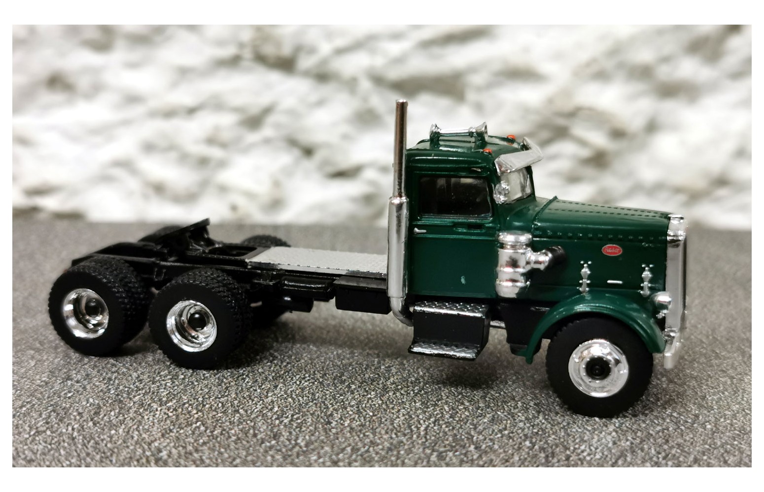 peterbilt 281, verde scuro, brekina 85751