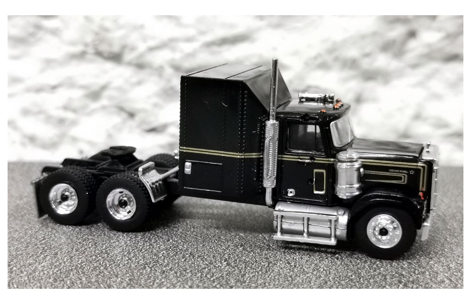 gmc general, nero/dorato, brekina 85776