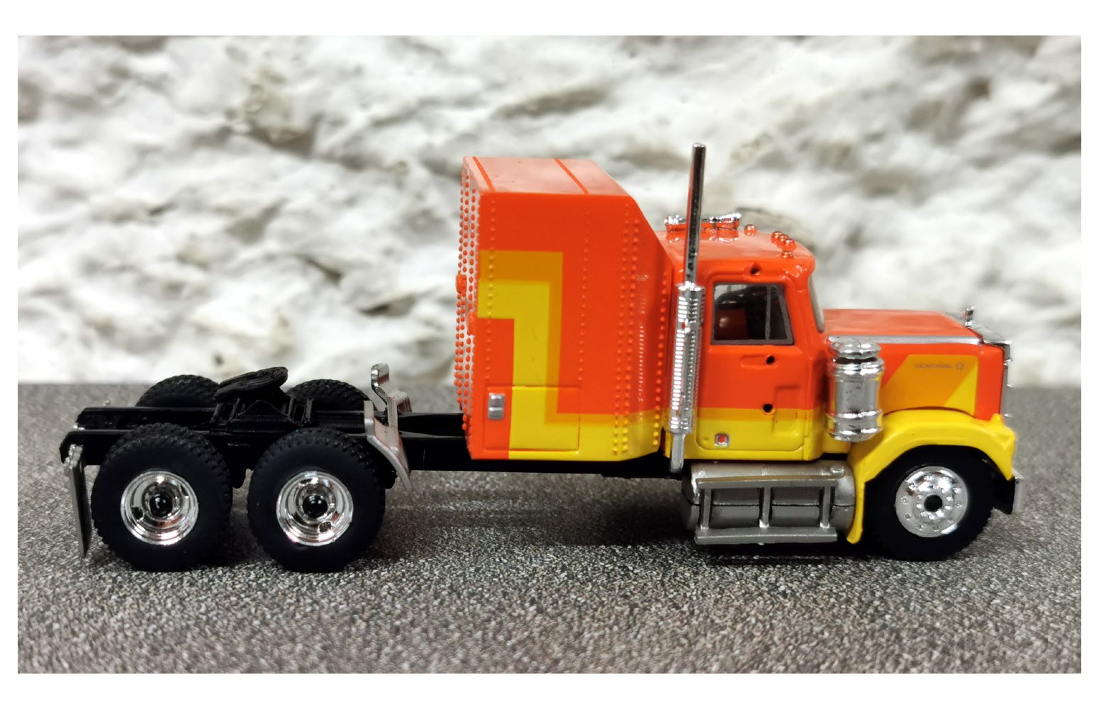gmc general, arancione/giallo, brekina 85778