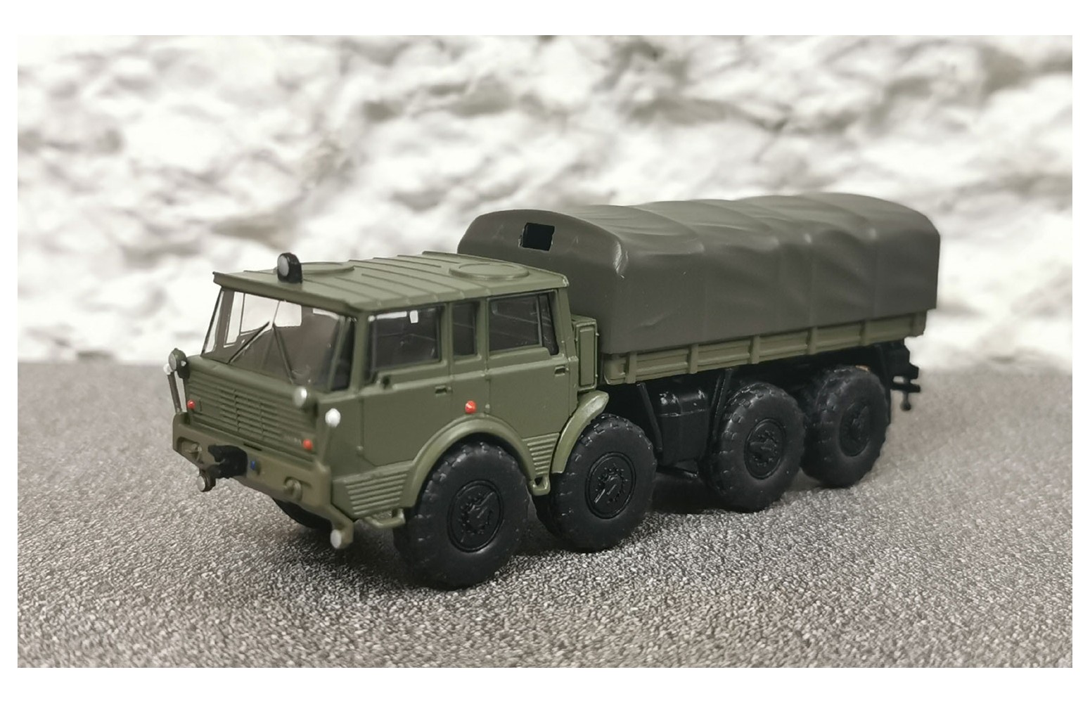 brekina 71930 tatra 813 8x8 kolos