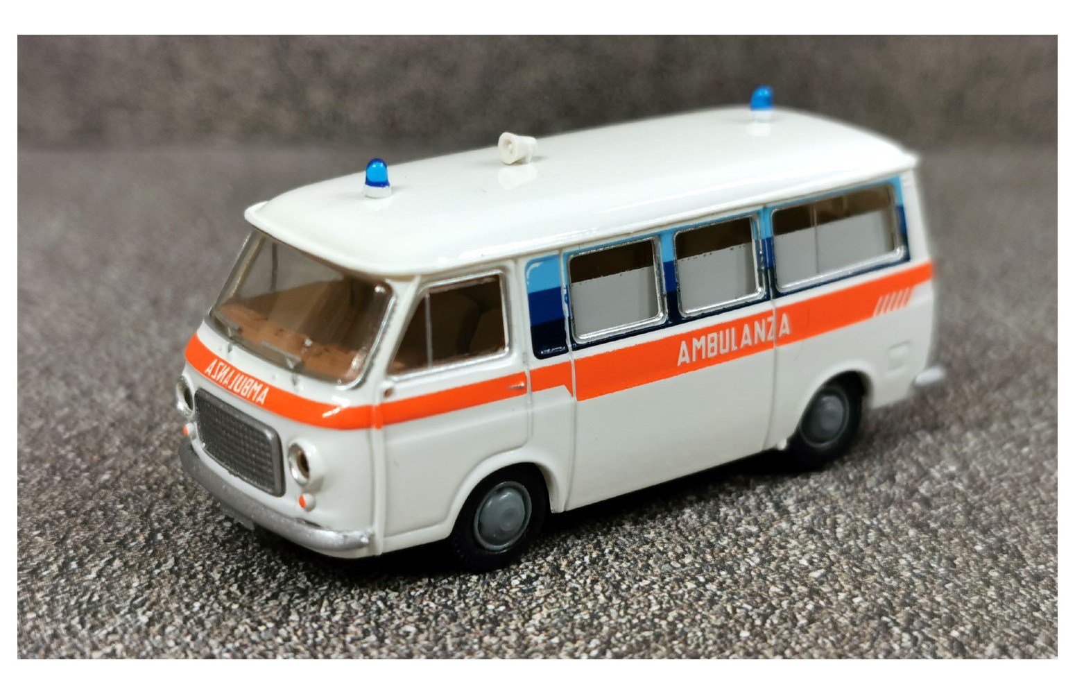 brekina 34415 fiat 238 ambulanza
