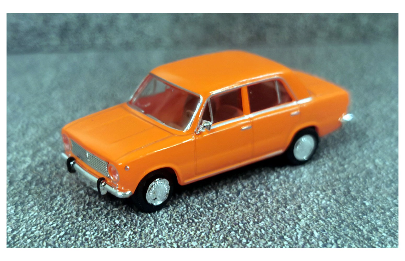 BREKINA 22415 - Fiat 124 (1966) Arancio, 1:87
