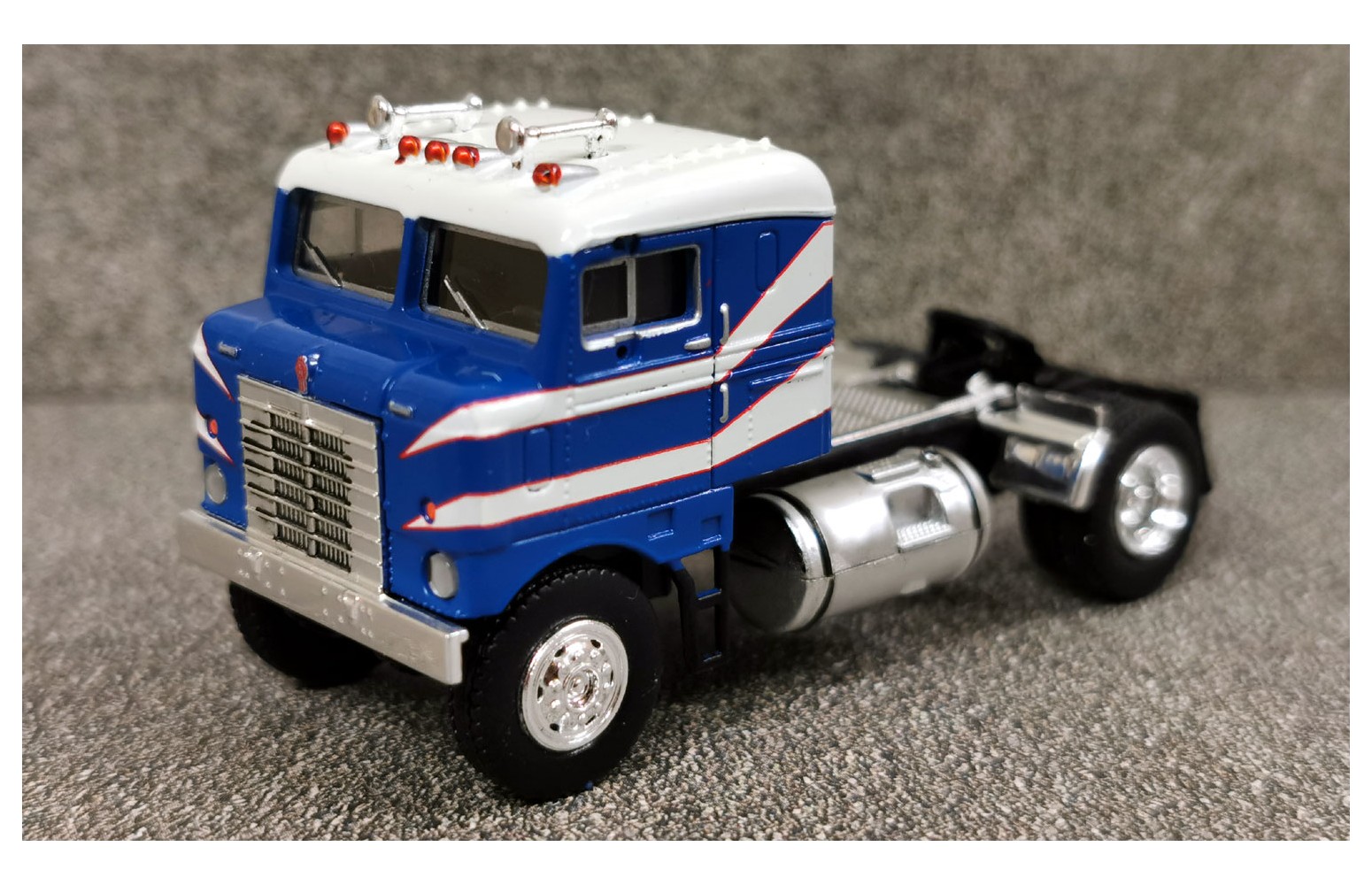 BREKINA 85955 - Kenworth Bullnose, blu/bianco, 1950 - 1:87