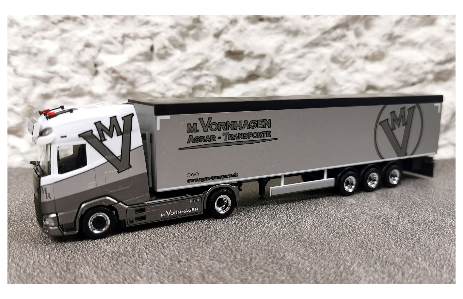 HERPA 953191 - DAF XG+ con semirimorchio "VORNHAGEN" - 1:87