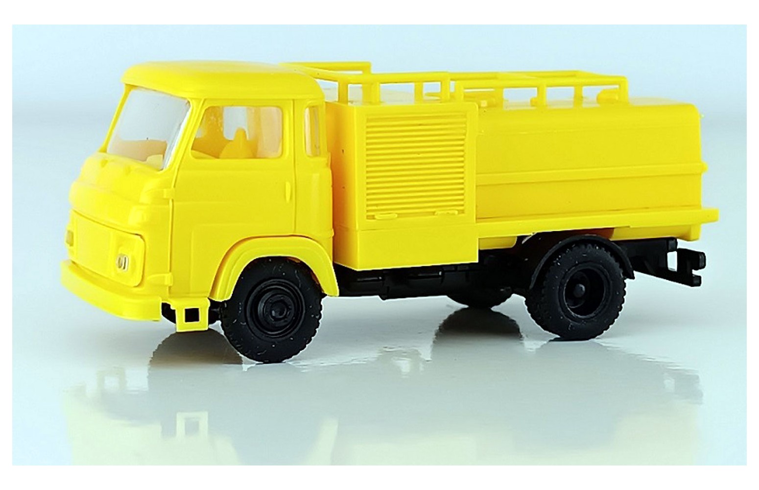 PIRATA PI 66518065 - Alfa Romeo A 19 Cisterna (giallo) - 1:87