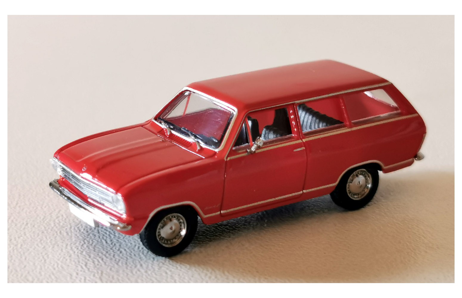 BREKINA 20432 - Opel Kadett B Caravan, Rosso - 1:87