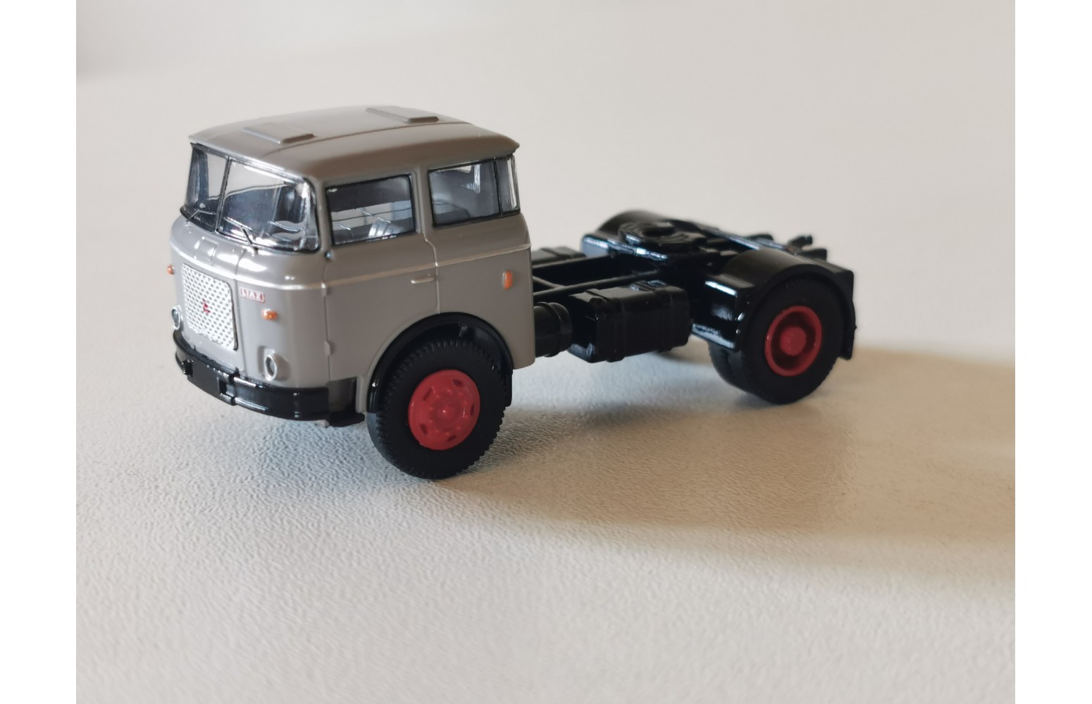 BREKINA 71822 - LIAZ 706 (1970) Grigio/Nero – 1:87