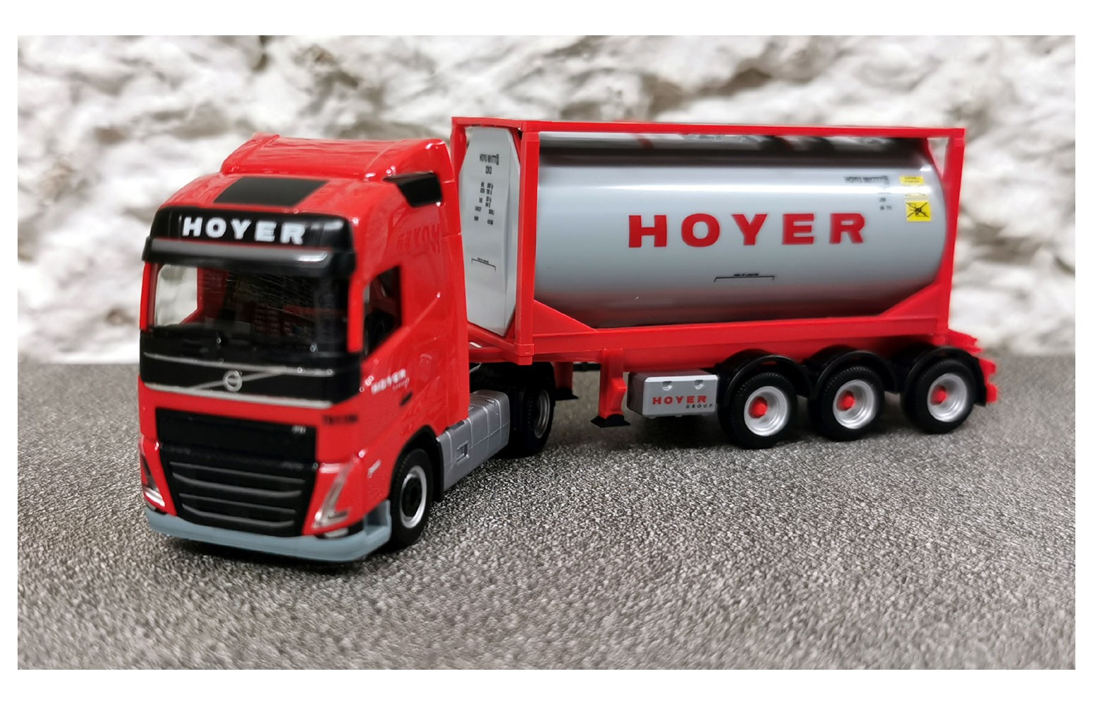 HERPA 316316 – Volvo FH Gl. 2020 tankcontainer "HOYER" – 1:87